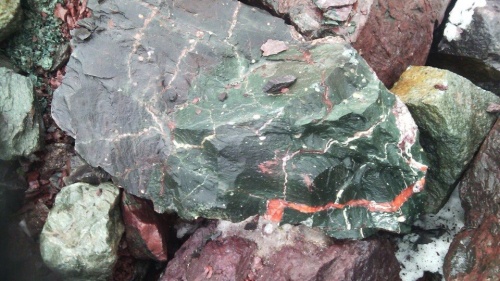 Гигантские зелёные валуны для ландшафтного дизайна весом более 5 тонн купить в Новосибирской области