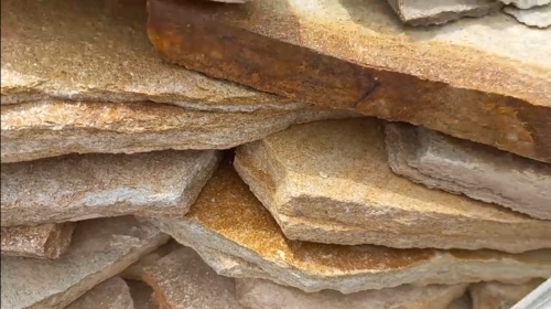 Плитняк златолит жёлтый золотистый для отмостки купить в Новосибирской области