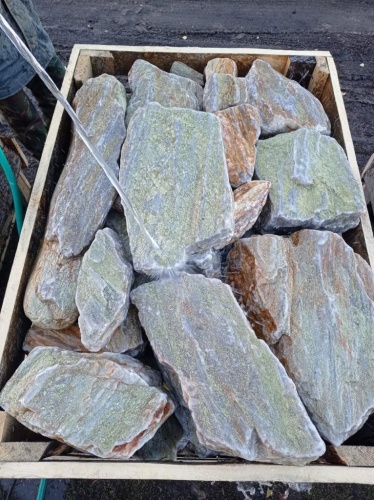 Златолит жёлтый, жёлто-зелёный глыбки и валуны для ланшафтного дизайна купить в Новосибирской области