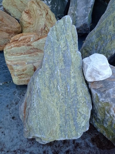 Златолит жёлтый, жёлто-зелёный глыбки и валуны для ланшафтного дизайна купить в Новосибирской области