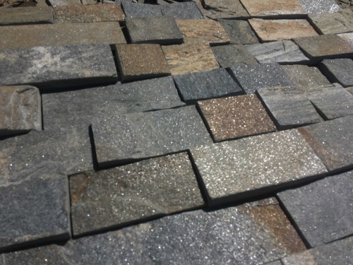 Плитка пилёная златолит Уральский для цоколя, отмостки купить в Новосибирской области