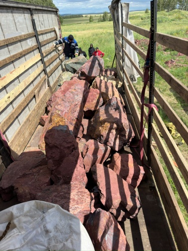 Ландшафтные глыбы красно-фиолетовые 200-1000 килограмм купить в Новосибирской области