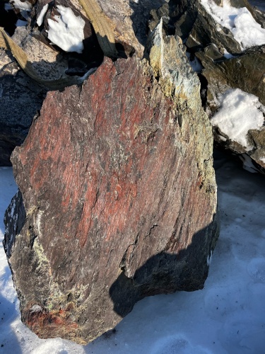 Ландшафтные глыбы красно-фиолетовые 200-1000 килограмм купить в Новосибирской области