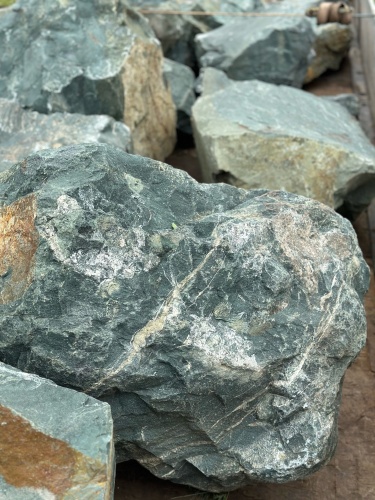 Камни для ландшафтного дизайна зелёные 10-60 килограмм купить в Новосибирской области