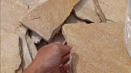 Плитняк златолит жёлтый золотистый для отмостки купить в Новосибирской области