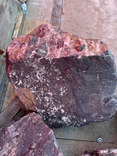 Камни для ландшафтного дизайна красно-фиолетовые 10-60 килограмм купить в Новосибирской области