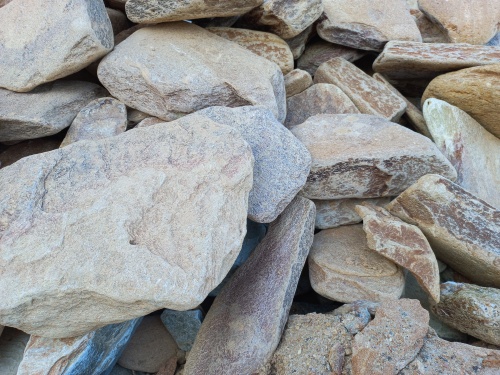 Златолит жёлтый, жёлто-зелёный глыбки и валуны для ланшафтного дизайна купить в Новосибирской области