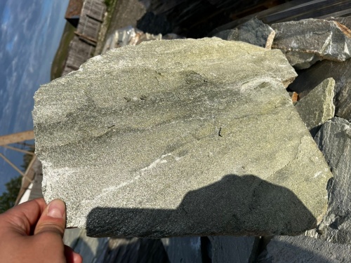 Плитняк златолит зелёный для цоколя, отмостки купить в Новосибирской области