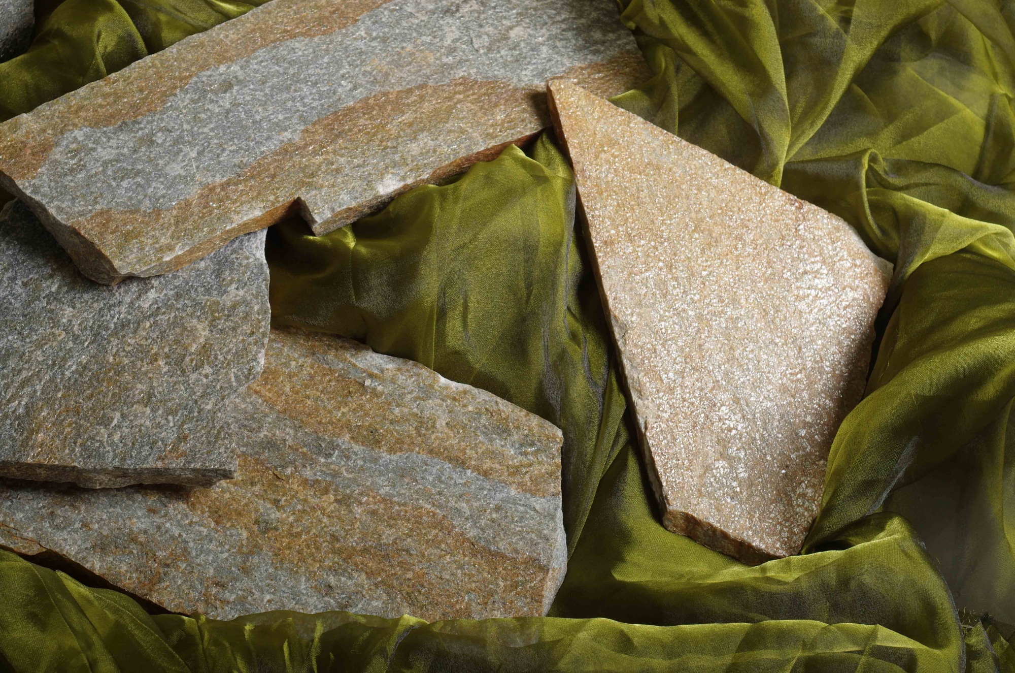 Плитняк златолит Уральский  для фасада купить в Новосибирской области