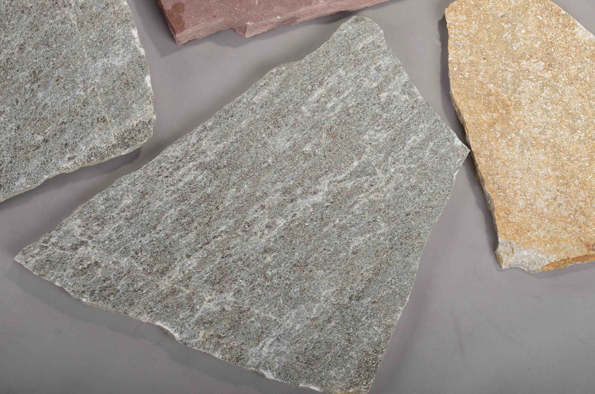 Плитняк златолит Уральский  для фасада купить в Новосибирской области