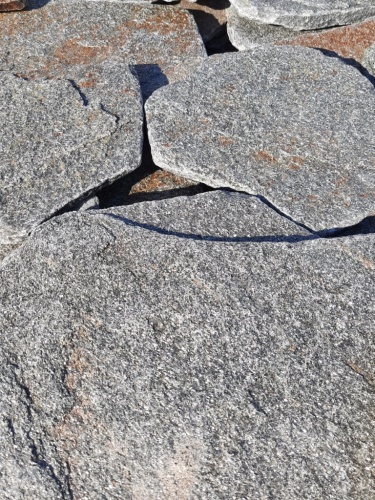 Златолит серебристый галтованный для лестниц купить в Новосибирской области