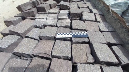 Лемезит колотая брусчатка 10 * 10 см. для парковки купить в Новосибирской области