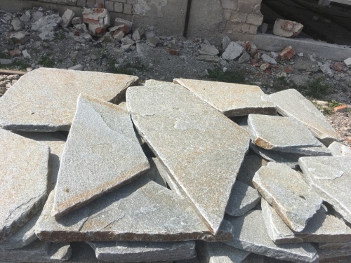 Златолит серебристый галтованный для лестниц купить в Новосибирской области