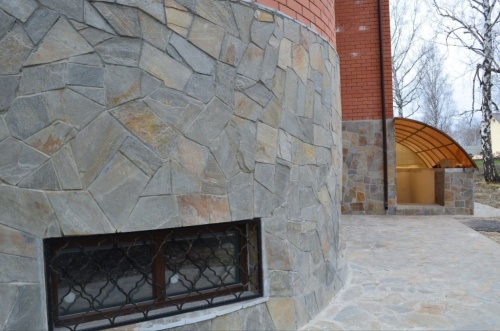 Плитняк златолит Уральский для цоколя, отмостки купить в Новосибирской области